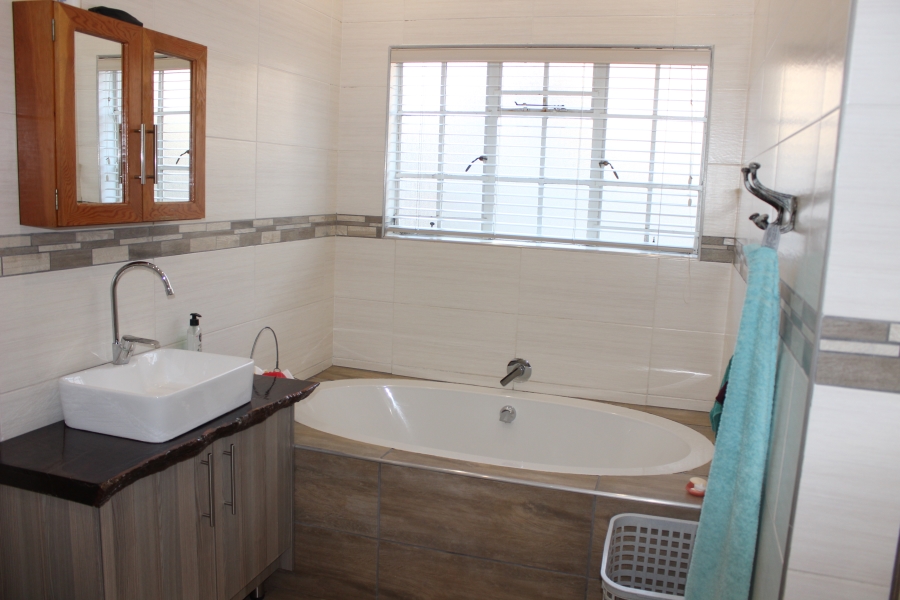 4 Bedroom Property for Sale in Baillie Park North West